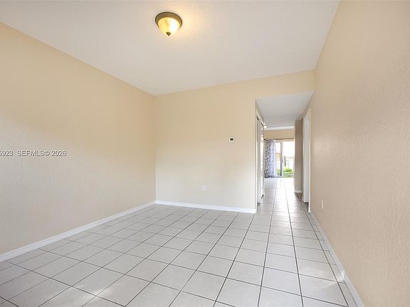 3rd image of 940 SW 6th Ave