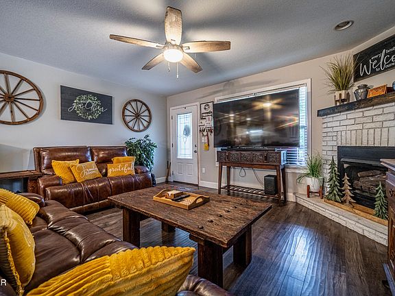 4th image of 832 Catherine Crisp Way