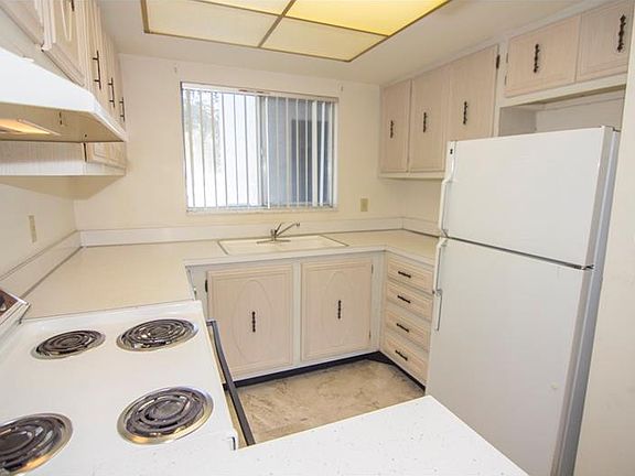 5th image of 1200 37th St N APT 208