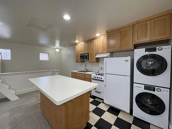 4th image of 568 E 4th St Unit B