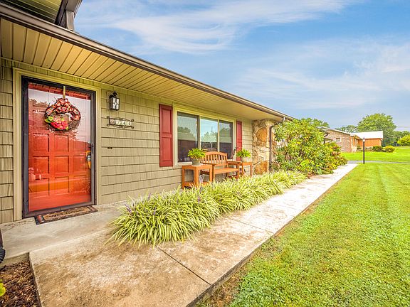3rd image of 744 Eblen Cir