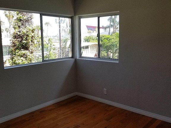 2nd image of 941 N San Vicente Blvd