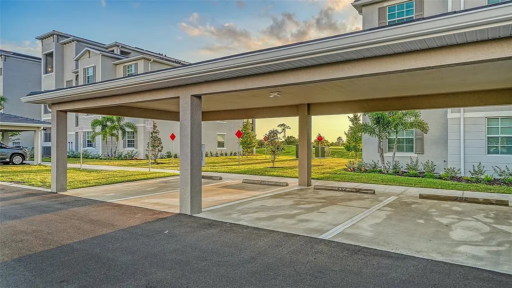 3 bed, 2.0 bath, 1301 sqft, $6,500 — Photo 4