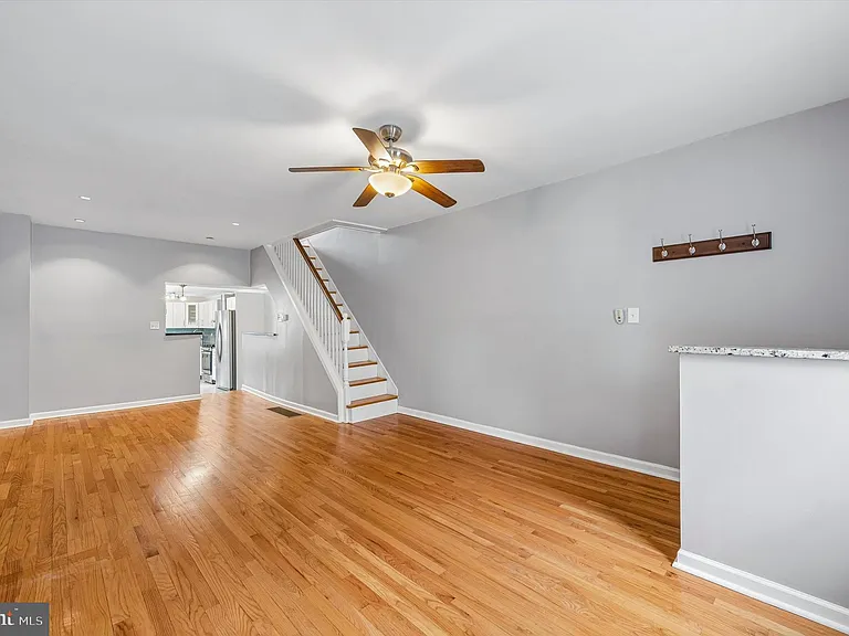 2042 E Huntingdon St — Photo 5