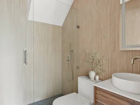 106 Jefferson Avenue image 4 of 10