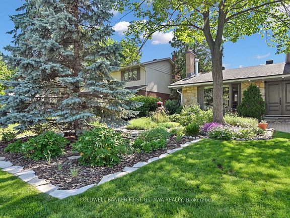 3rd image of 580 Duff Cres