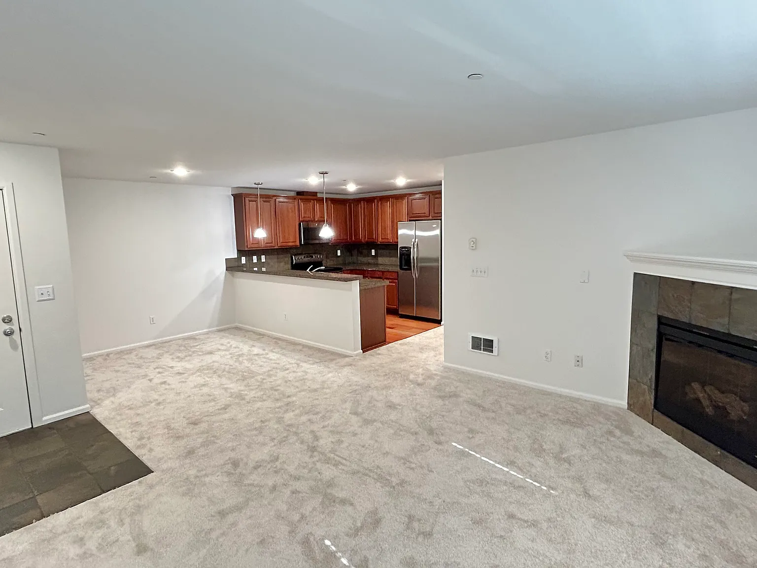 3 bed, 1100 sqft, $4,000 — Photo 4