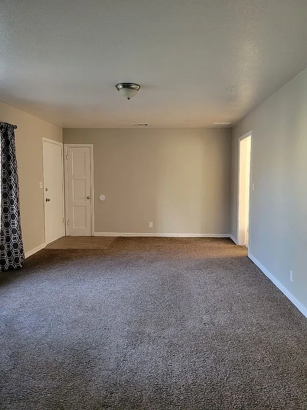 2 bed, 1.5 bath, 920 sqft, $1,575 — Photo 3
