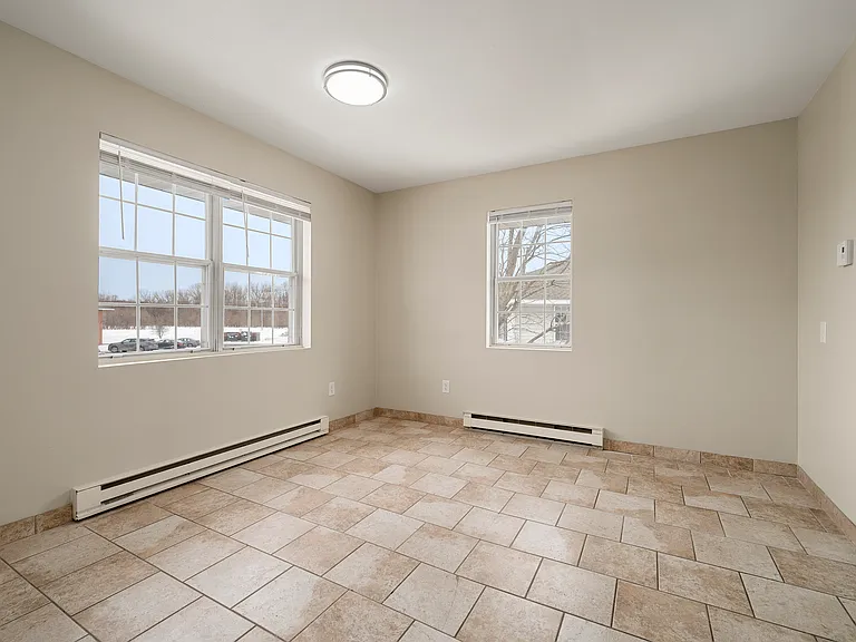 Old Carriage House Apartments — Photo 21