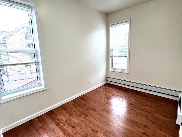 2645 E 18th St #1R — Photo 7