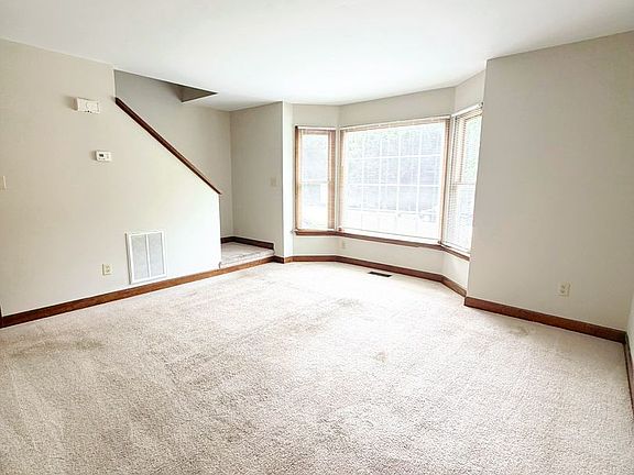 3rd image of 433 Creekway Dr