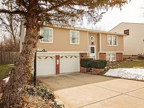 2nd image of 91 Theresa Ct
