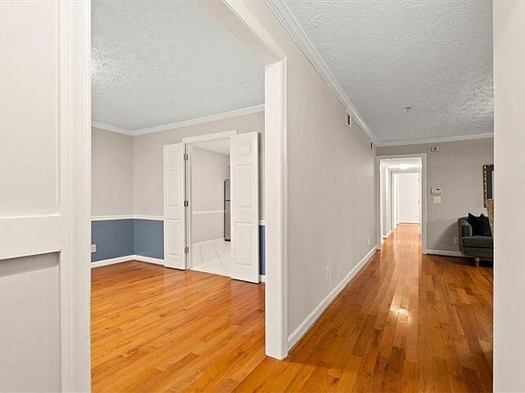 4th image of 1411 Oakridge Cir