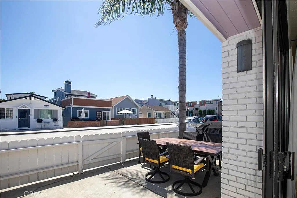 3 bed, 2.5 bath, 2003 sqft, $7,000 — Photo 3