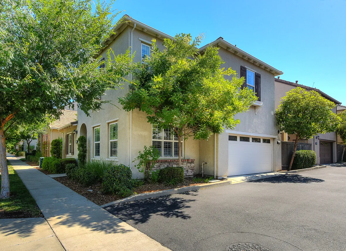 71 Chambord Way photo 1