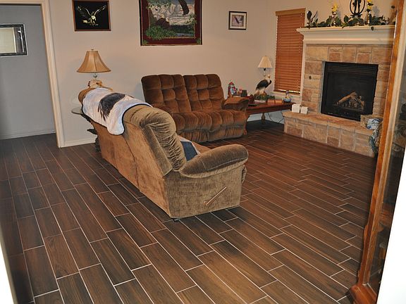 4th image of 600 E Hillcrest Ln