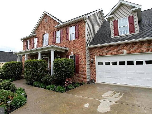 2nd image of 120 Laredo Ct