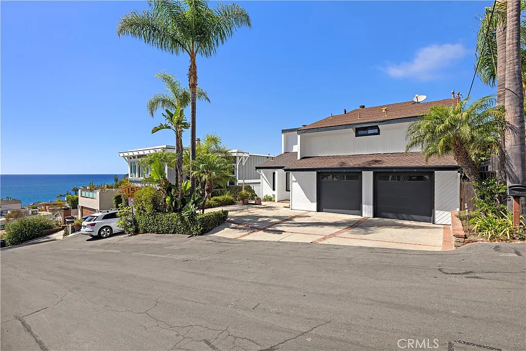 3 bed, 2.5 bath, 2434 sqft, $11,500 — Photo 1