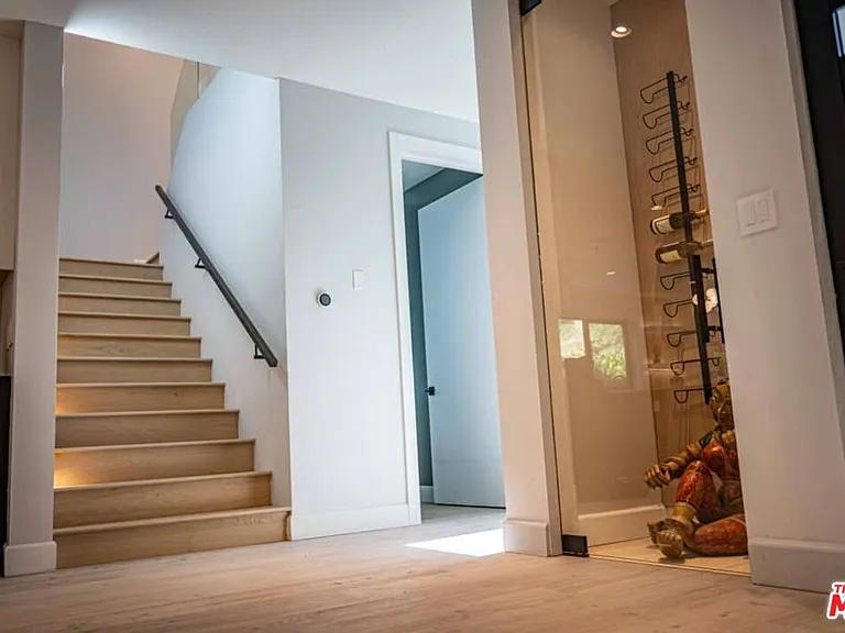 1734 N Beverly Glen Blvd — Photo 18