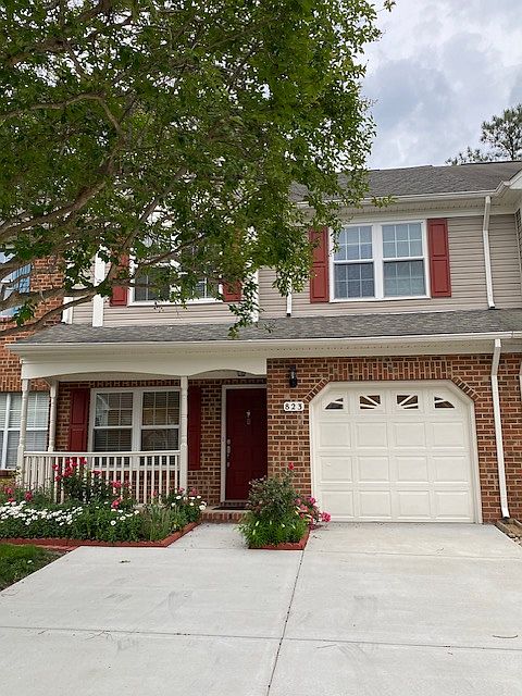 1st image of 823 S Lake Cir