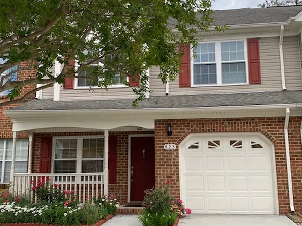 823 S Lake Cir, Chesapeake, VA 23322