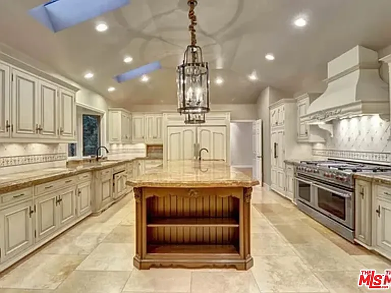 1681 Stone Canyon Rd — Photo 4