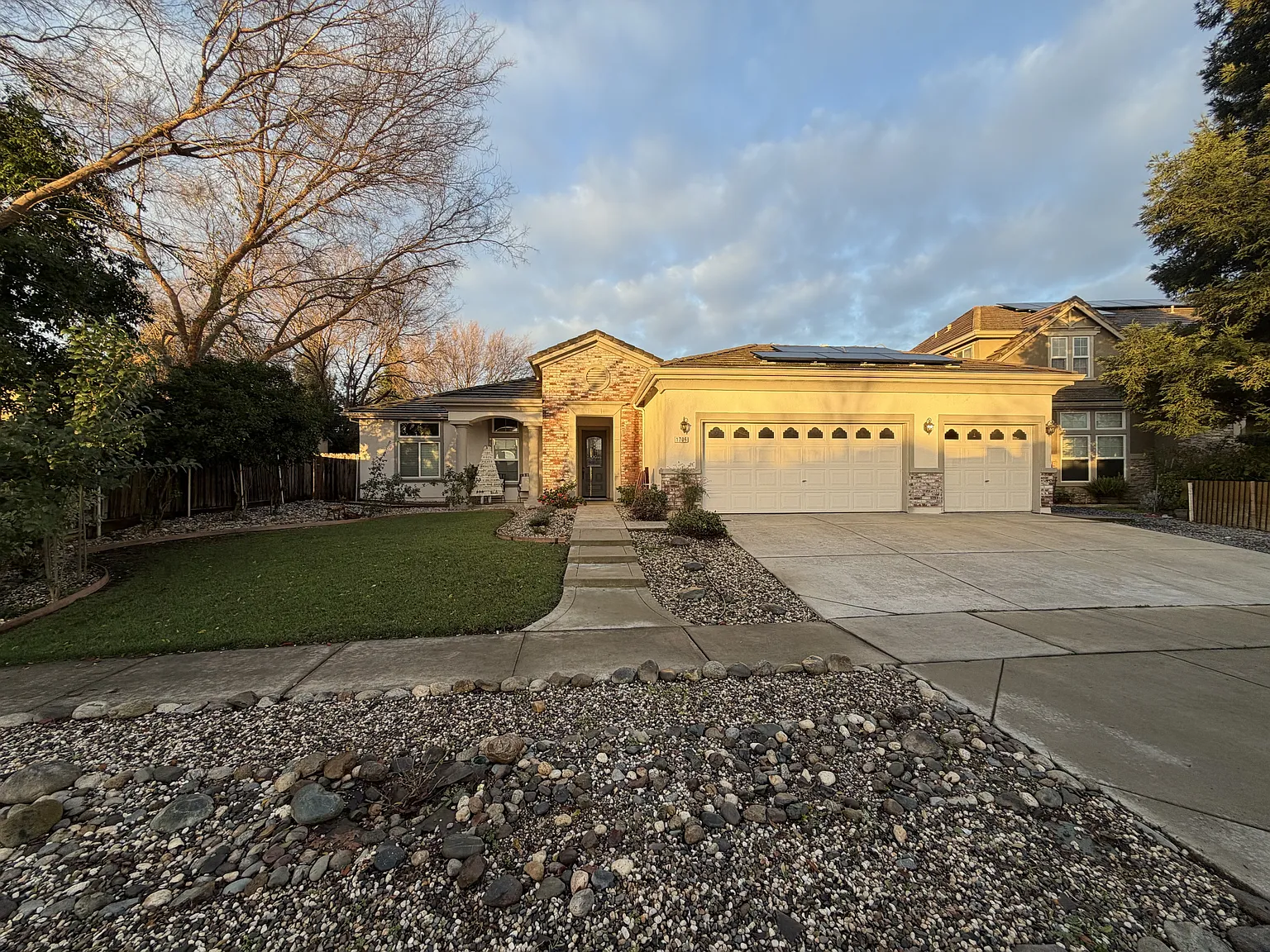1706 Guildford Way photo 1