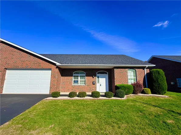 909 Valentina Ln, New Kensington, PA 15068