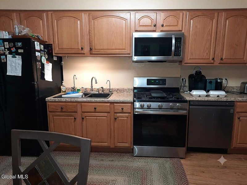 3rd image of 1620 4th Avenue