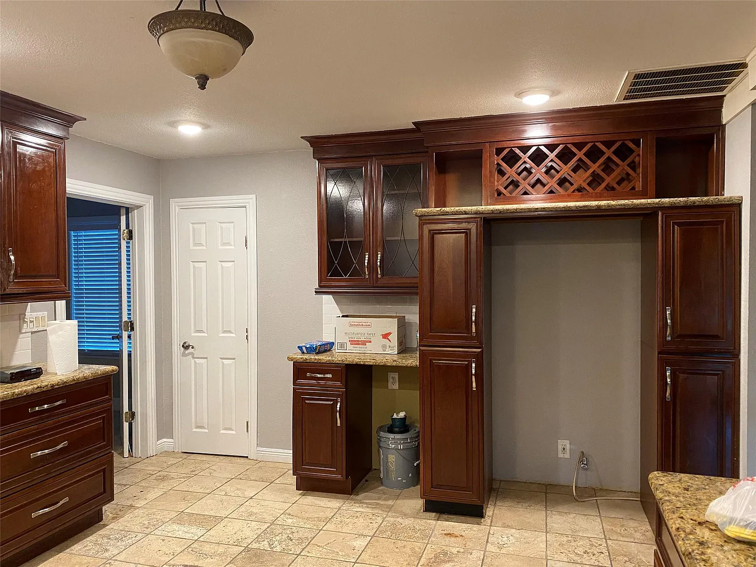 3 bed, 2.5 bath, 1744 sqft, $2,250 — Photo 4