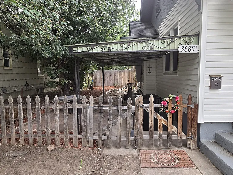 3885 1/2 S Acoma Garden Level Entry