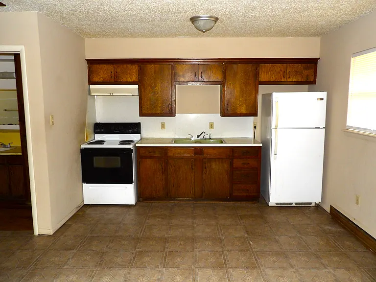 2616 SW H Ave #5 — Photo 3