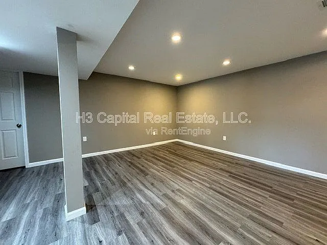 1041 Flora Lake Ct — Photo 30