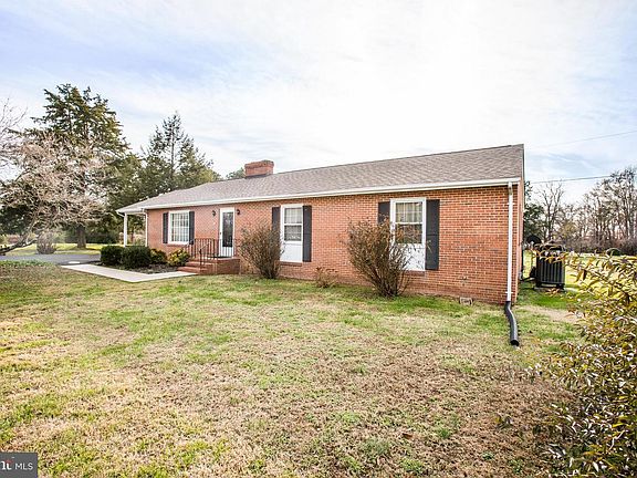3rd image of 16206 Melville Ln