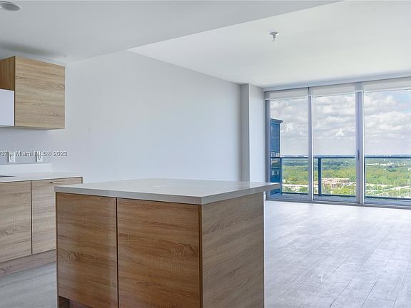 5th image of 16385 Biscayne Blvd Unit 2605