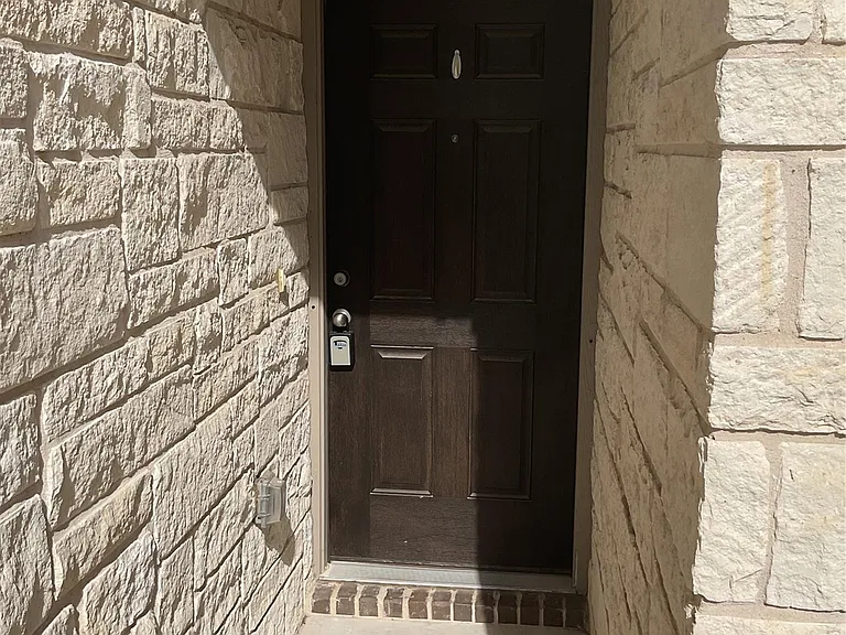 602 Pearly Eye Dr #B — Photo 2