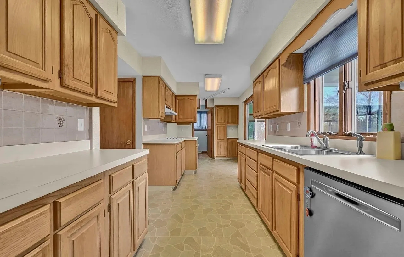 3 bed, 1.5 bath, 1505 sqft, $2,800 — Photo 2