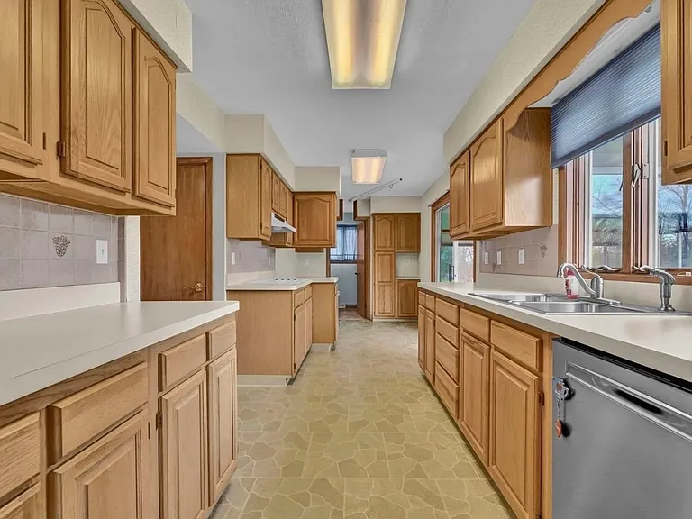4330 E Wallings Rd — Photo 2