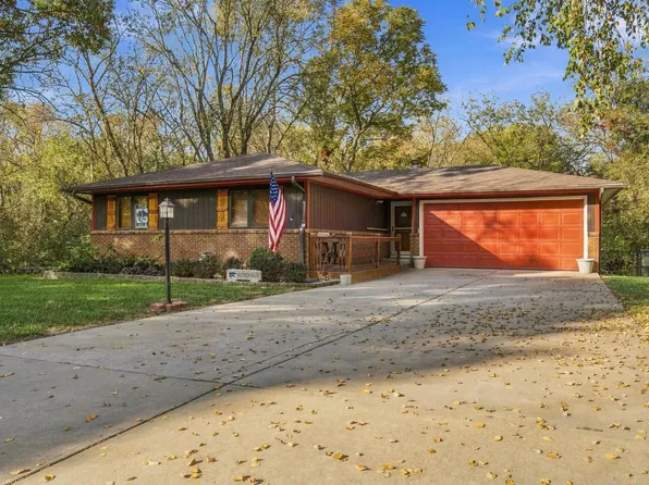 1129 Village Dr, Manhattan, KS 66503