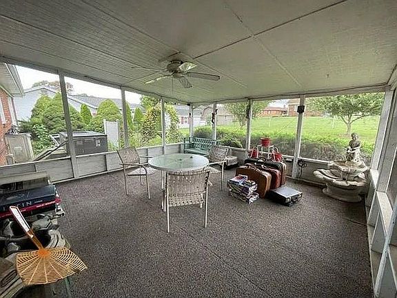 3rd image of 2545 Knoll Top Ln