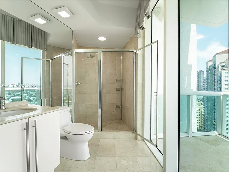 1000 S Pointe Dr #2501 — Photo 25