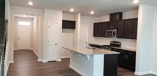 3 bed, 1792 sqft, $1,850 — Photo 3