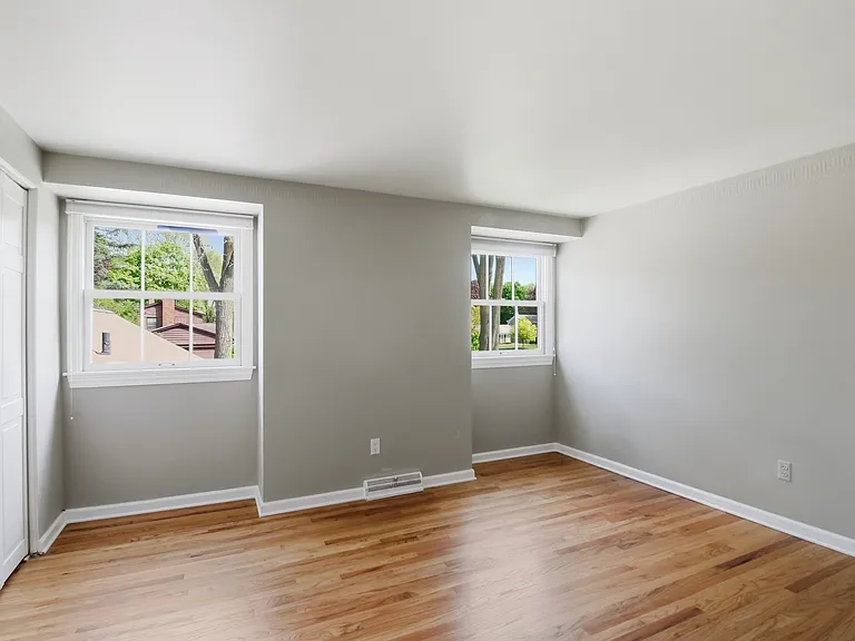 4576 Wagon Wheel Dr — Photo 3