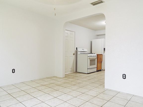 3rd image of 2654 Arlington Ave