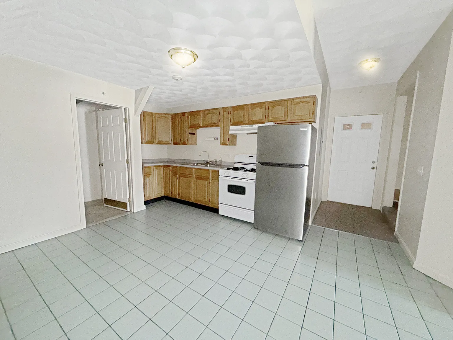 1 bed, 600 sqft, $1,700 — Photo 2