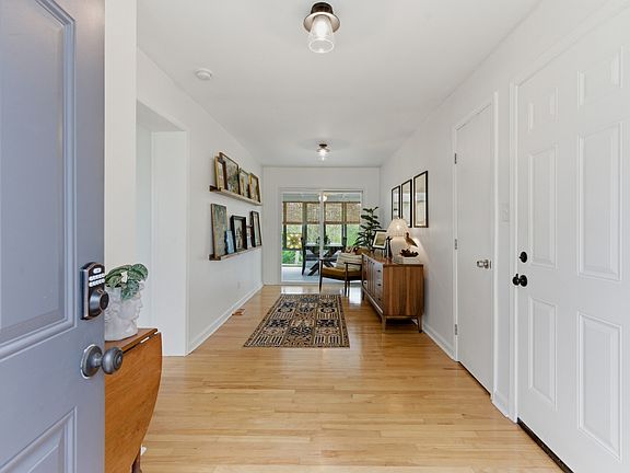 5th image of 206 Farris Ave