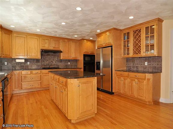 3rd image of 7 Belmont Dr