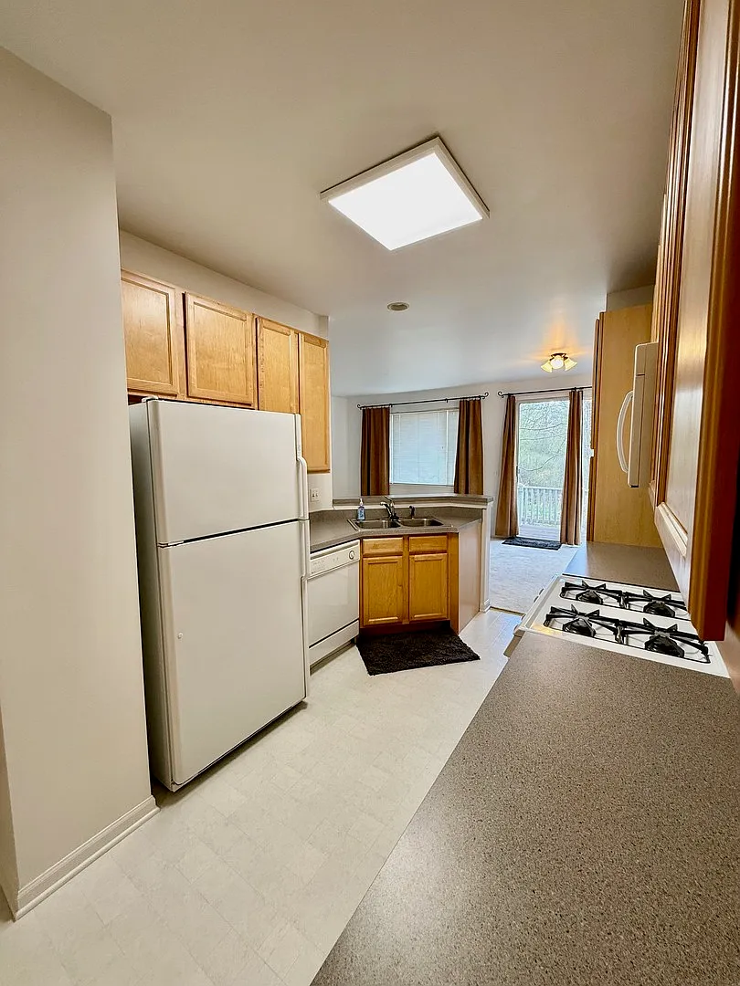 2 bed, 2.5 bath, 1464 sqft, $2,500 — Photo 3