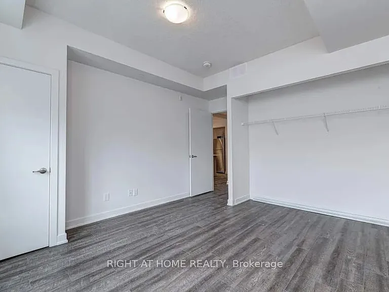 16 Markle Cres #312 — Photo 7