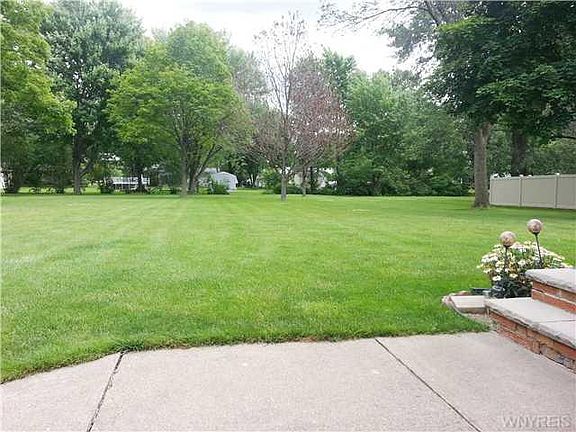 3rd image of 6327 Milleville Cir